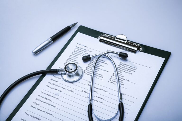 Behandlung beim Homöopathen: Anamneseverlauf - © Billionphotos.com/stock.adobe.com